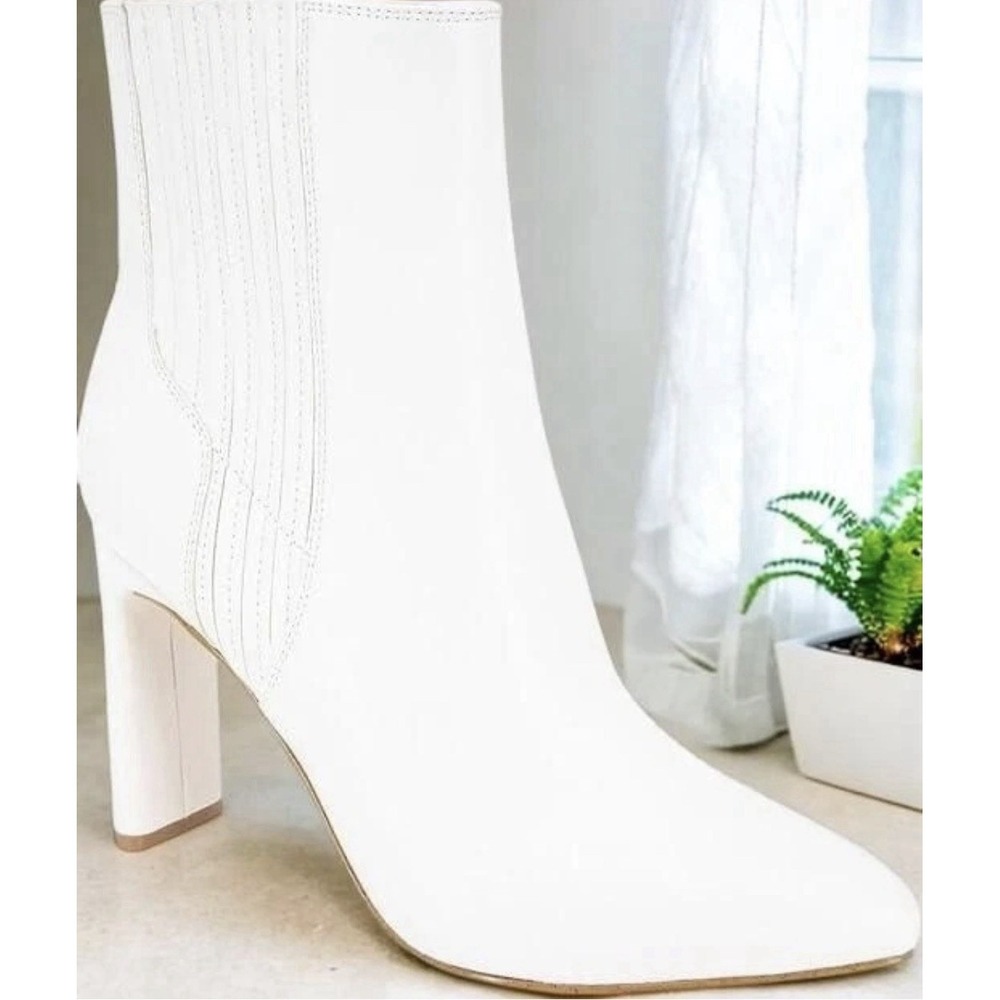 BCBGeneration Women's Cloud Dancer Kalia zipper Pointed Toe Boots Size 6.5